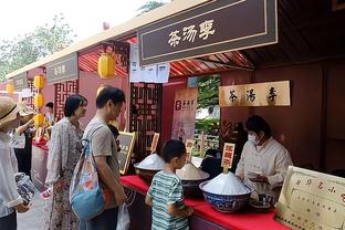 威少举办第12届感恩节慈善活动 向有需要的家庭发放1000份餐食